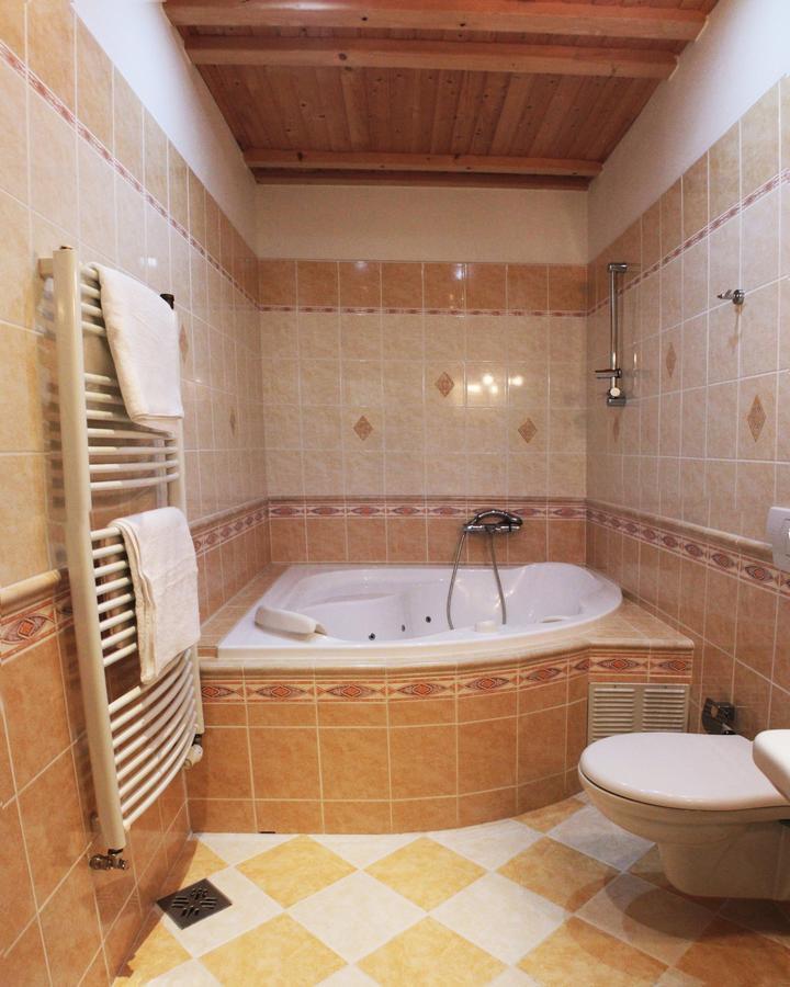 ياخيموف Hotel Orix المظهر الخارجي الصورة